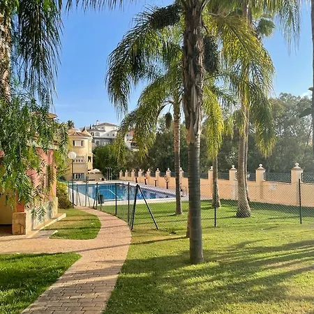 Beautiful Two Bedroom With Pool