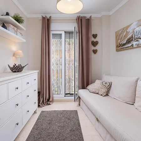 아파트 Beautiful Two Bedroom With Pool 푸엔히롤라