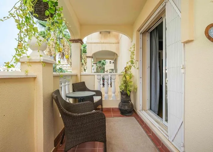 Beautiful Two Bedroom With Pool *