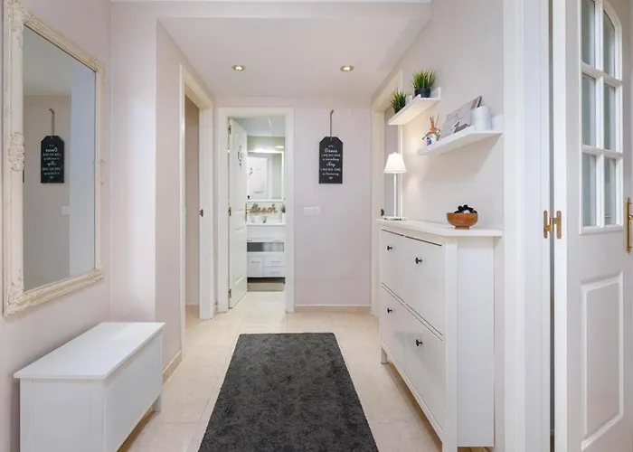 Beautiful Two Bedroom With Pool