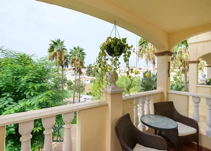 Beautiful Two Bedroom With Pool *