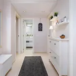 Beautiful Two Bedroom With Pool