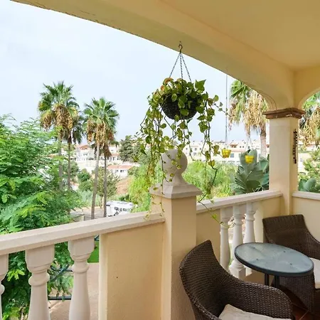 Beautiful Two Bedroom With Pool *