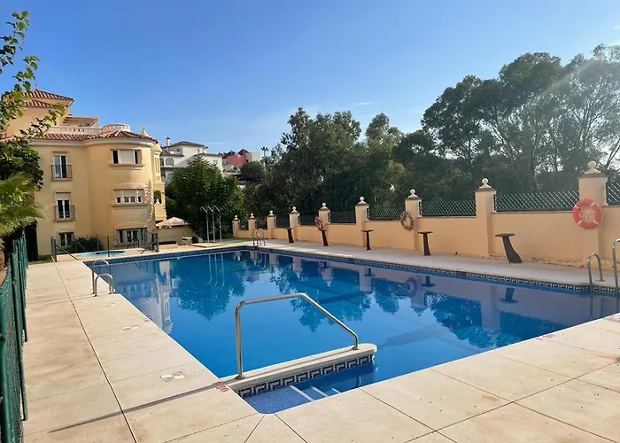 Beautiful Two Bedroom With Pool Apartment *