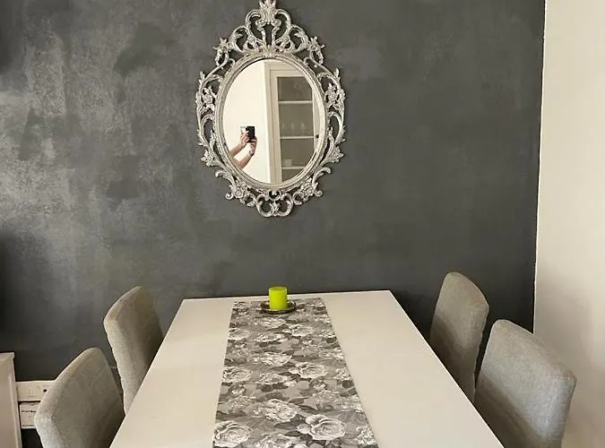 Beautiful Two Bedroom With Pool *