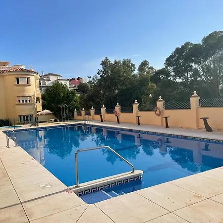 Beautiful Two Bedroom With Pool דירה *