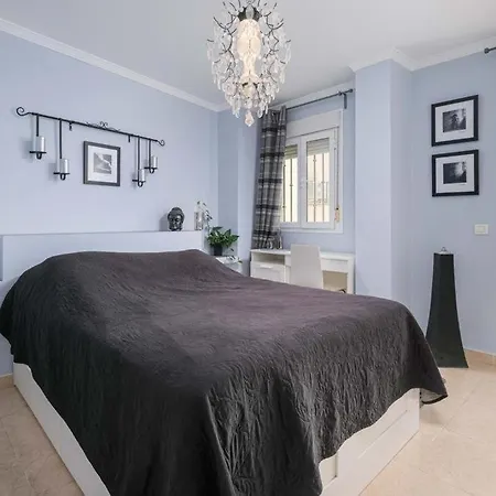 Beautiful Two Bedroom With Pool דירה