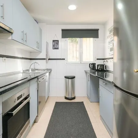 Beautiful Two Bedroom With Pool דירה *